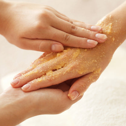 ОСВЕЖАВАЩ И ПОДХРАНВАЩ СКРАБ за копринено мека кожа с масло от лимонова кора и Глицерин - 275g